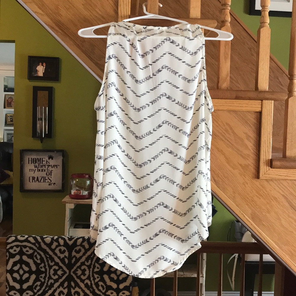 Lush Patterned Tank - Picture 4 of 4